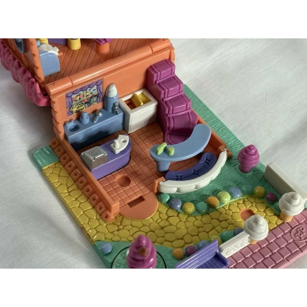VTG 1995 Polly Pocket Bluebird Ice Cream Parlor Scented Playset No Figures